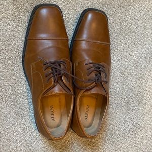 New Men’s Alfani brown leather dress shoes 10.5